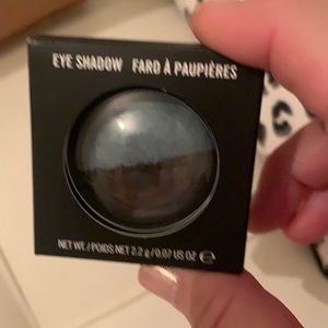 MAC eyeshadow “Heaven and Earth” (new and unused)